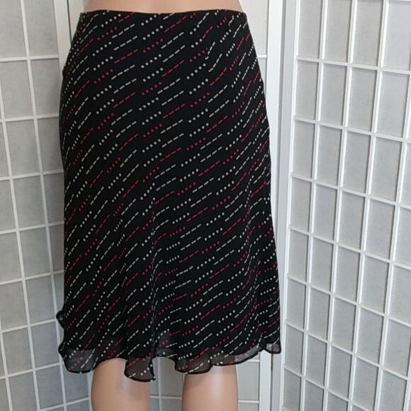 Express Chiffon Skirt – Geometric Dot – Pull-On – Black Lined - Picture 5 of 11